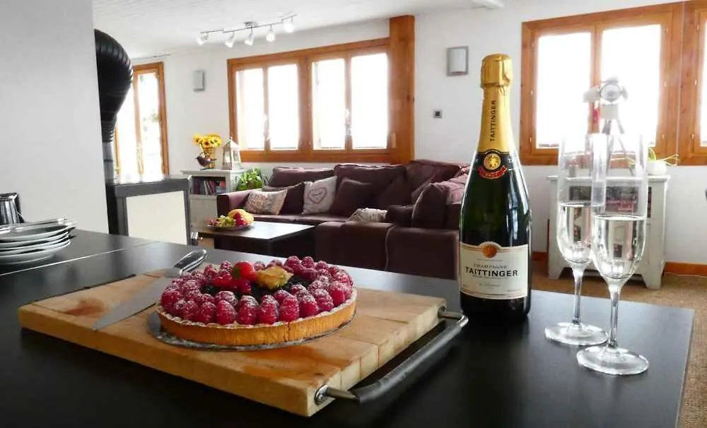 Chalet Falcon With Hot Tub - In A Great Location! Chamonix Frankrike