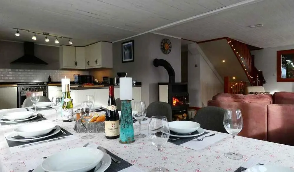 Chalet Falcon With Hot Tub - In A Great Location! Chamonix