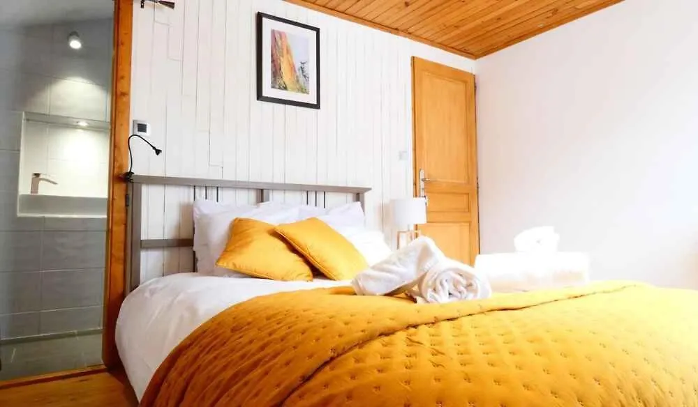 Chalet Falcon With Hot Tub - In A Great Location! Chamonix France