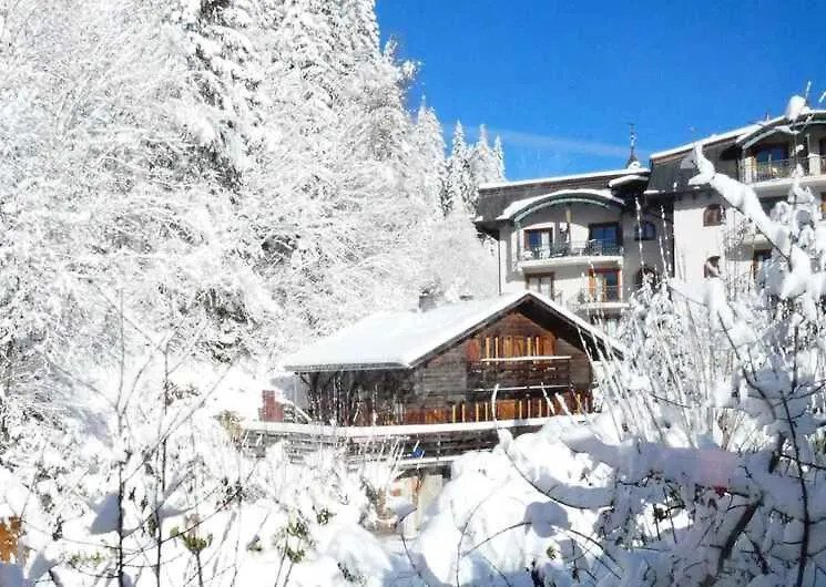Chalet Falcon With Hot Tub - In A Great Location! Chamonix