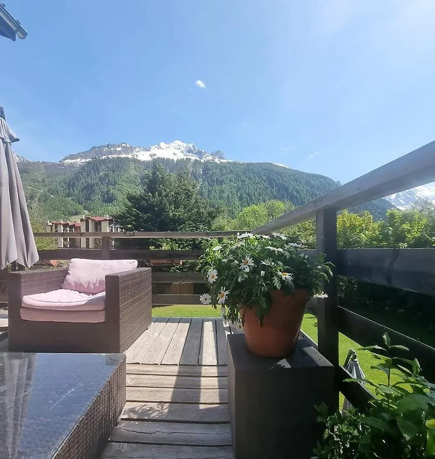 Chalet Falcon With Hot Tub - In A Great Location! Chamonix